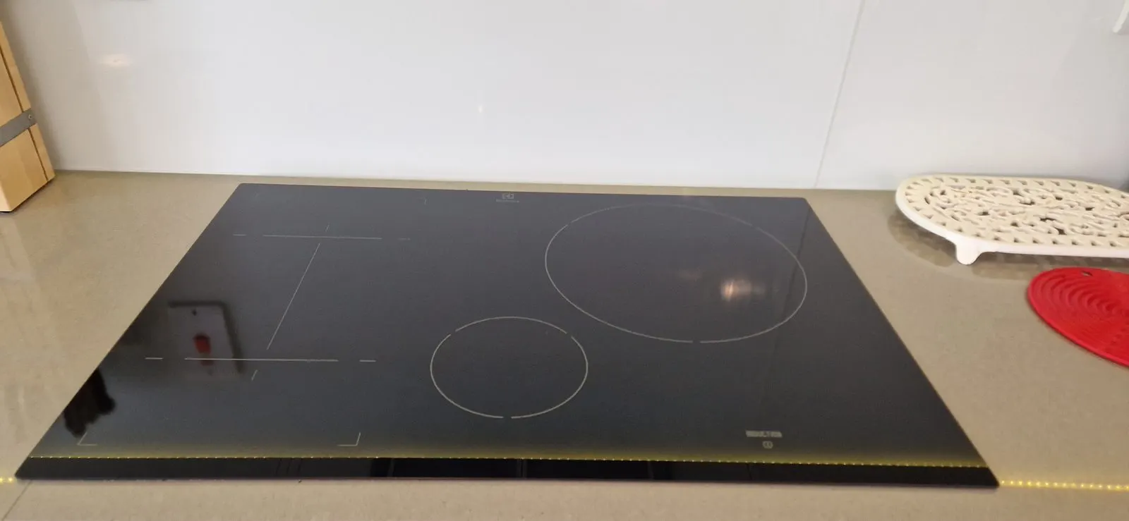 Clean black induction hob with no marks left on the glass after a deep clean